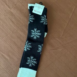 SO Black and White Snowflake Knee Socks